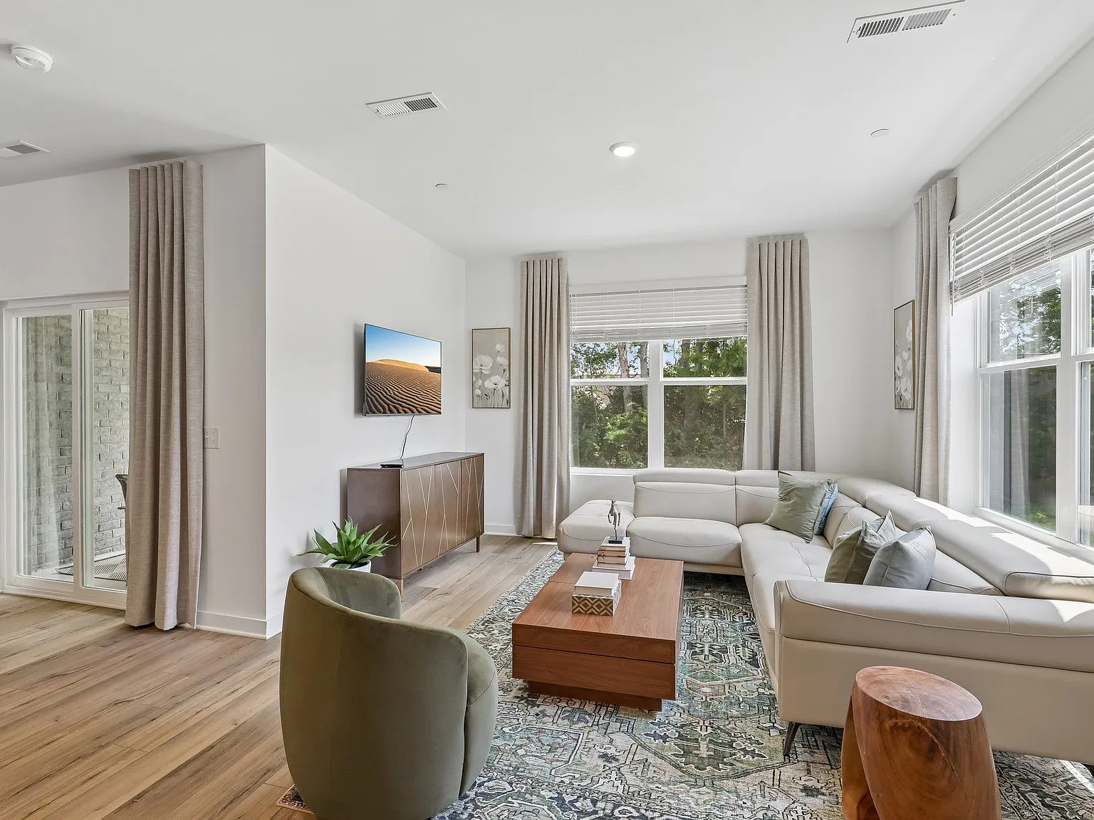 Vinewood Townhomes — Photo 2