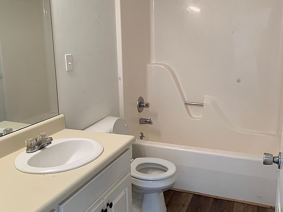 4th image of 147 Brandon Dr