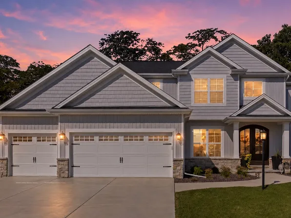 1207 Briarwood Ln, Mahomet, IL 61853