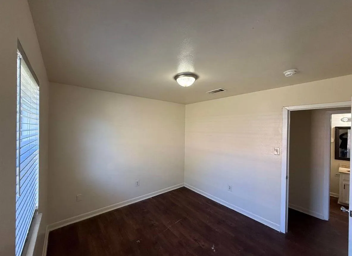 Building Photo - 8252 Skysail Ave #2