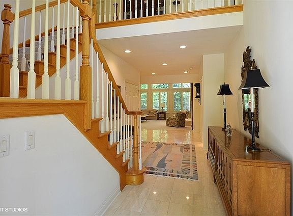 3rd image of 835 Turnberry Ln