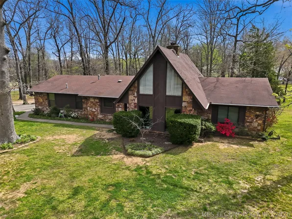 1022 W Young Ave, Stilwell, OK 74960