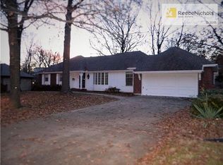 4300 S Dover Ave, Independence, MO 64055