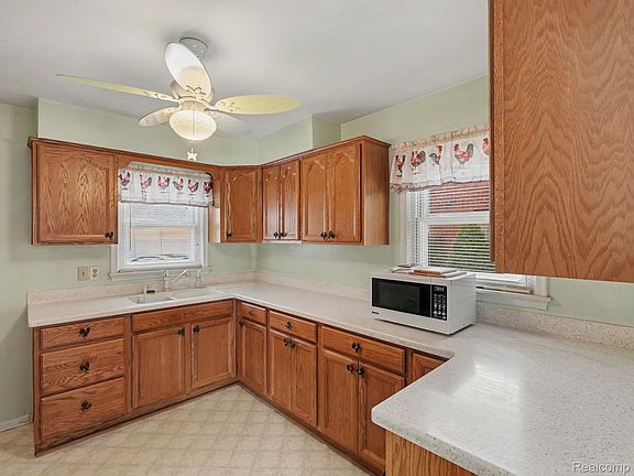 5th image of 29010 Grandon St