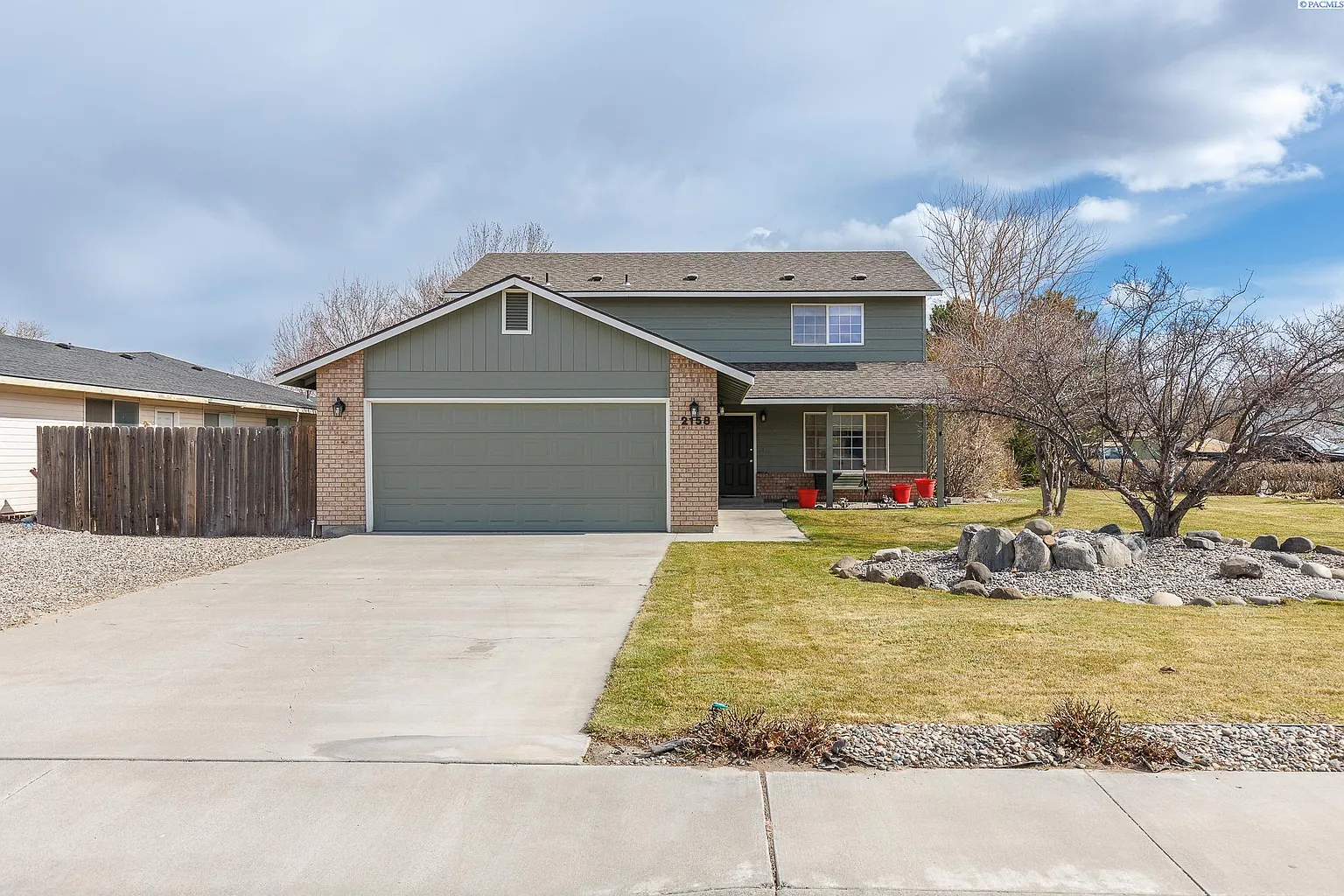 2158 Hummingbird Ln photo 1
