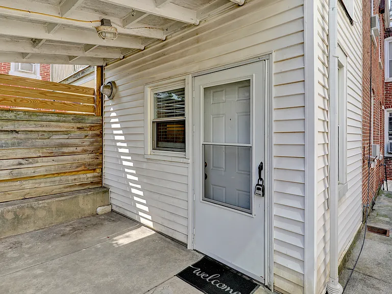 744 E Chestnut St — Photo 9