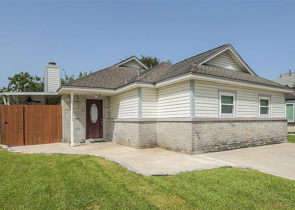 1st image of 1115 Lochmoor Ln