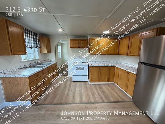 3rd image of 312 E 43rd St
