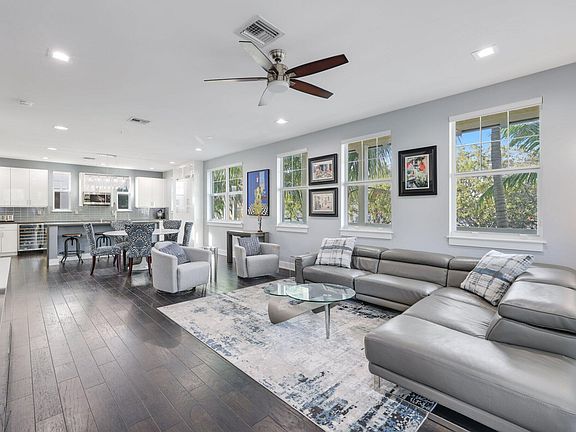 4th image of 100 SW 1st Avenue #A