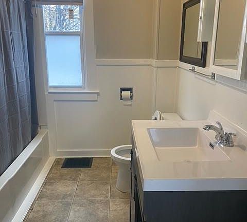 3rd image of 284 Fairbanks Ave #1