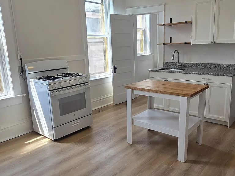 218B N Jackson St #B — Photo 2
