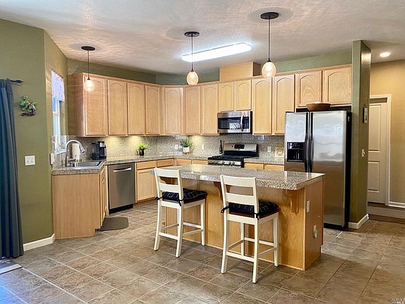 4th image of 475 Briarwood Dr