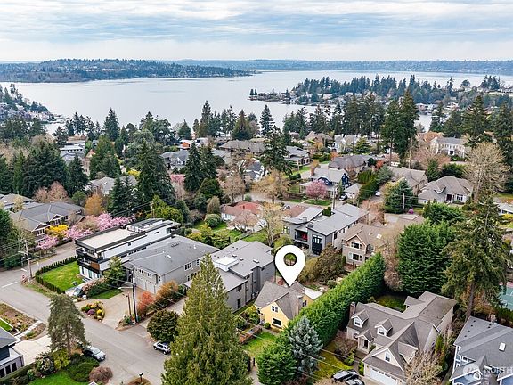 2nd image of 521 98th Ave NE