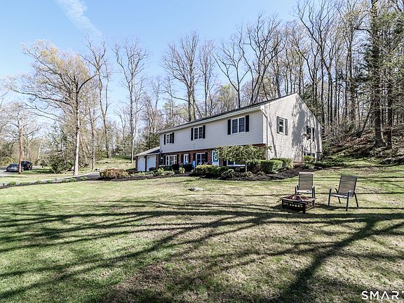 3rd image of 5 Bayberry Drive