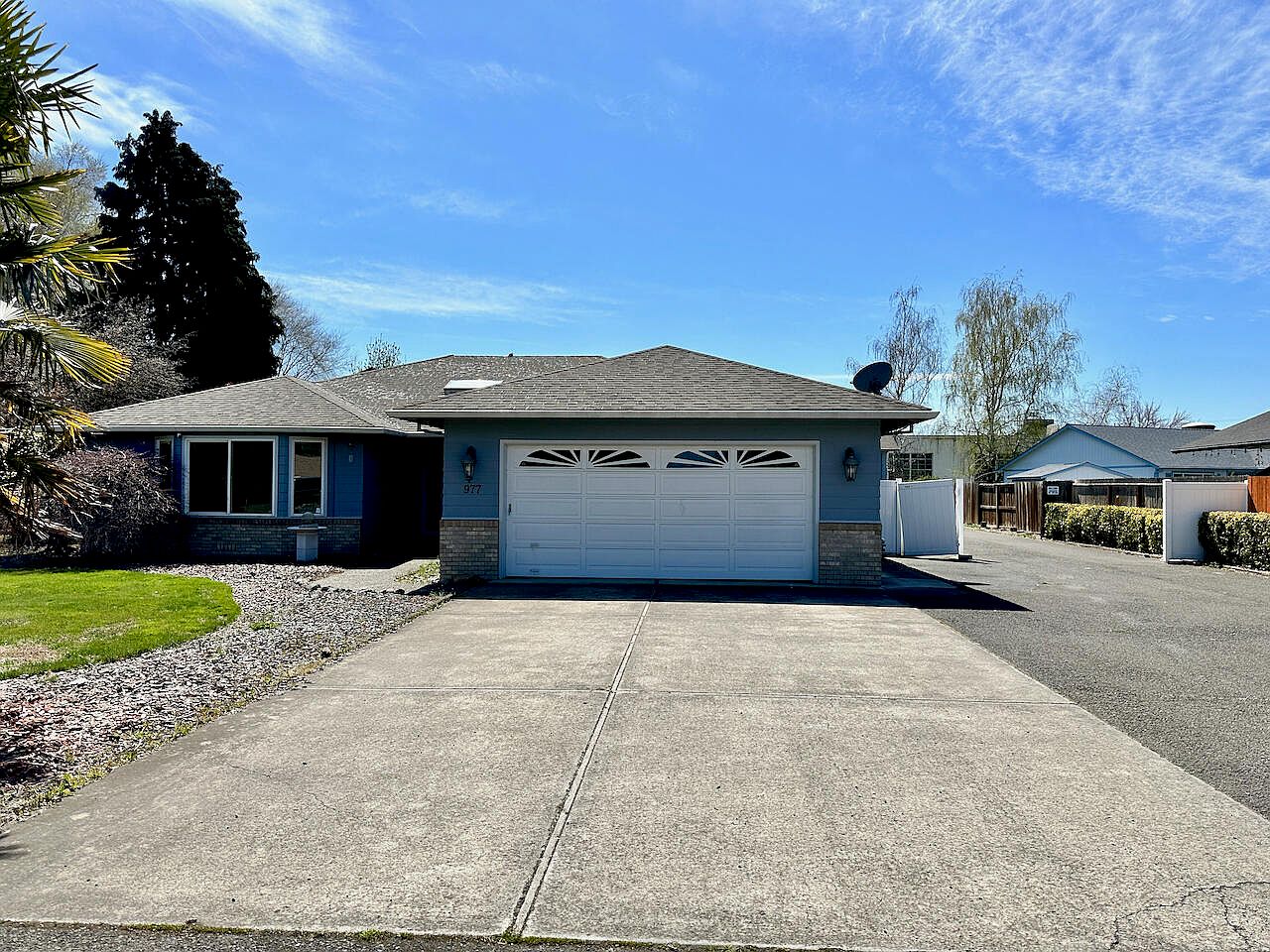 977 Beall Ln, Central Point, OR 97502 Zillow