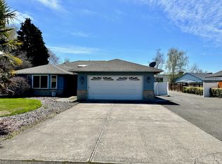 977 Beall Ln, Central Point, OR 97502