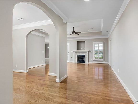 4th image of 483 Camille Ln