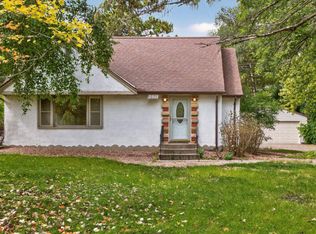 2911 Troseth Rd, Roseville, MN 55113