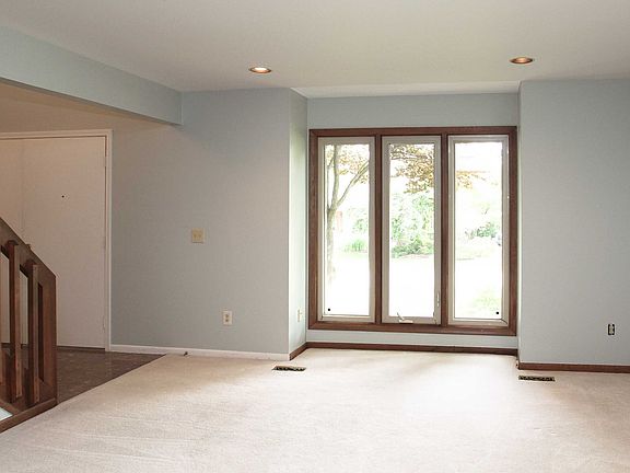 3rd image of 3064 Shadydale Ln