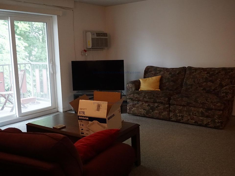 2nd image of 96 Sutherland Rd #50
