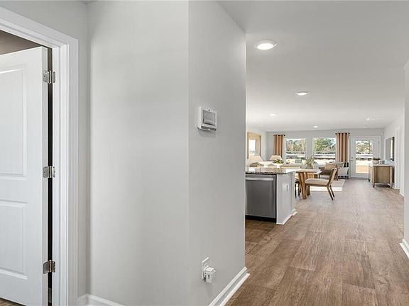 3rd image of 110 Gardens Dr