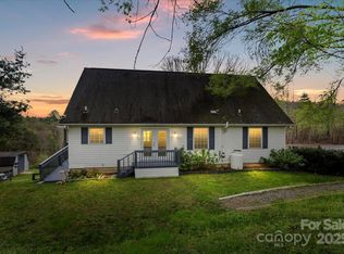 16 Derry Dr, Horse Shoe, NC 28742