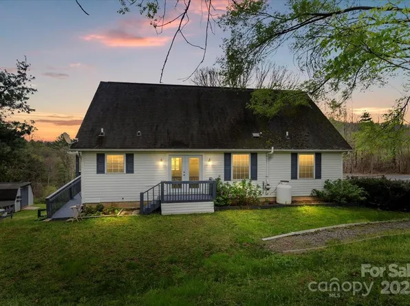 16 Derry Dr, Horse Shoe, NC 28742