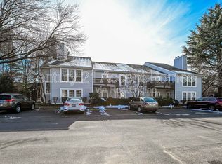 9941 Oakton Terrace Rd, Oakton, VA 22124