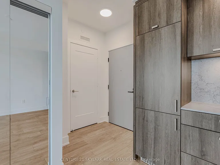 858 Dupont St #713 — Photo 4