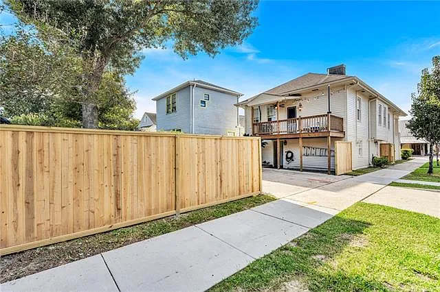 1539 Dante St #B — Photo 13