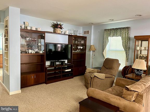 4th image of 870 Broadfield Rd