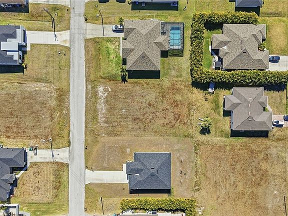 5th image of 302 NW 27th Ave