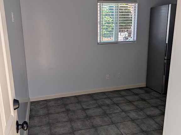 3rd image of 466 Willow Ave