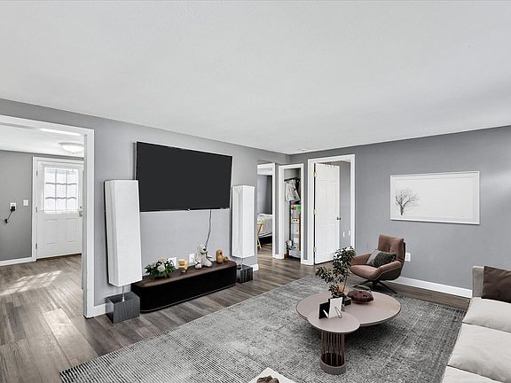 3rd image of 104 Edgewater Drive W