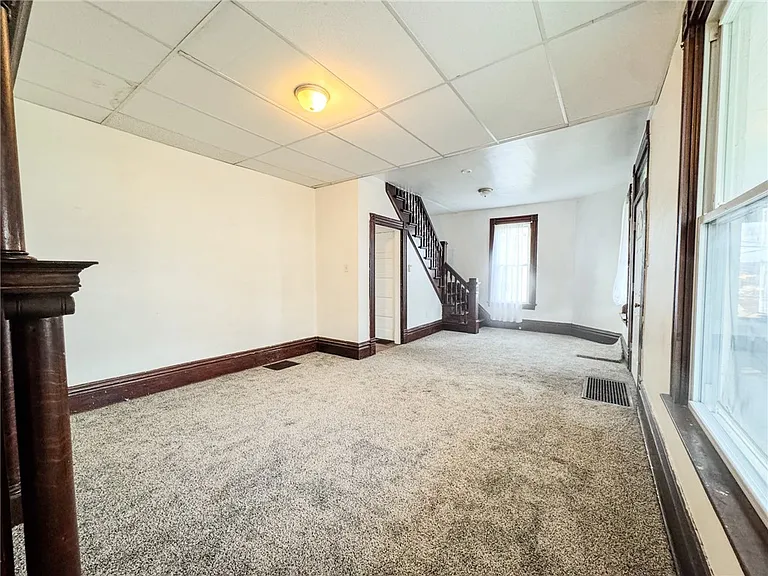 604 Center Ave — Photo 6