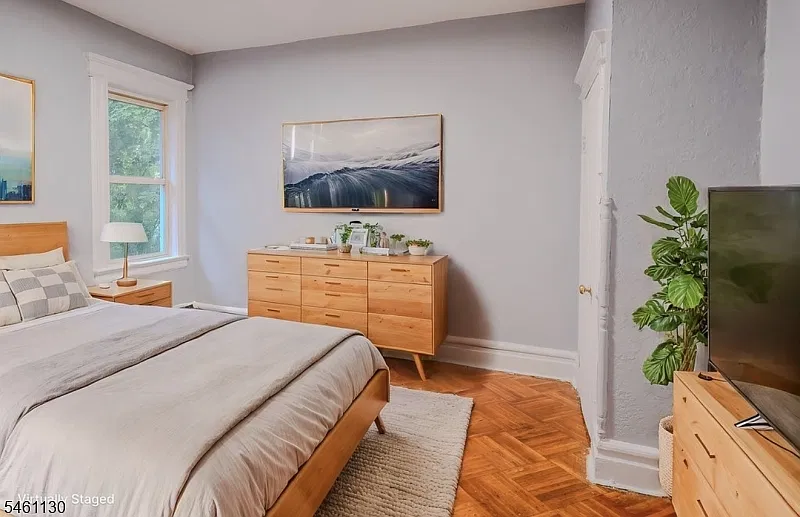 4 bed, 1.0 bath, $2,500 — Photo 1