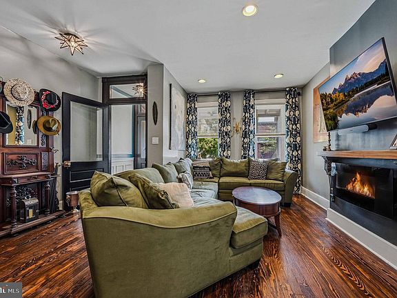 5th image of 210 W 18th St