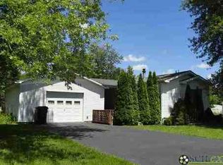 1562 Country Manor St, North Vernon, IN 47265