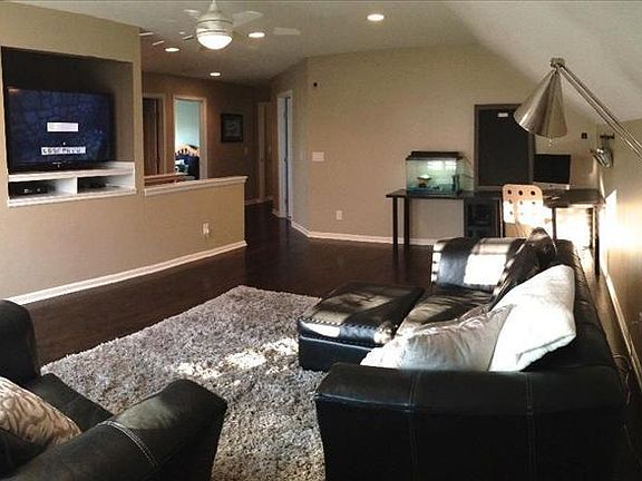 3rd image of 7453 Overglen Dr