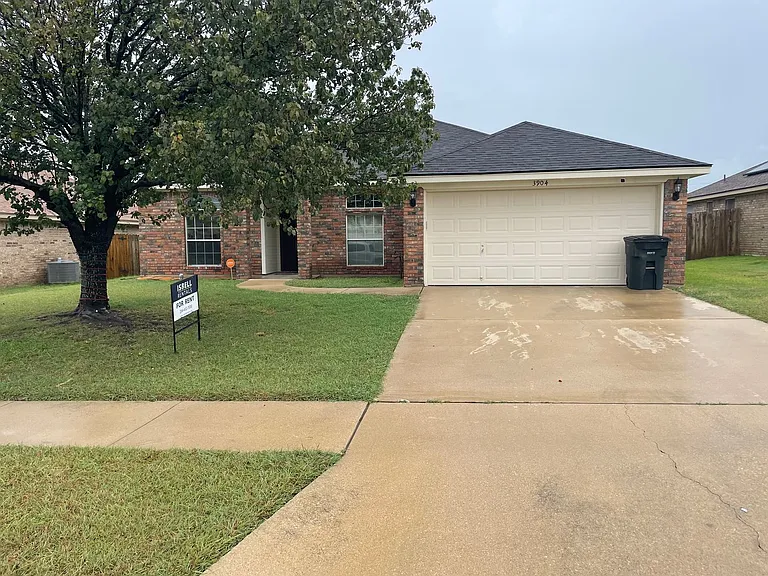 3904 Frigate Dr — Photo 1