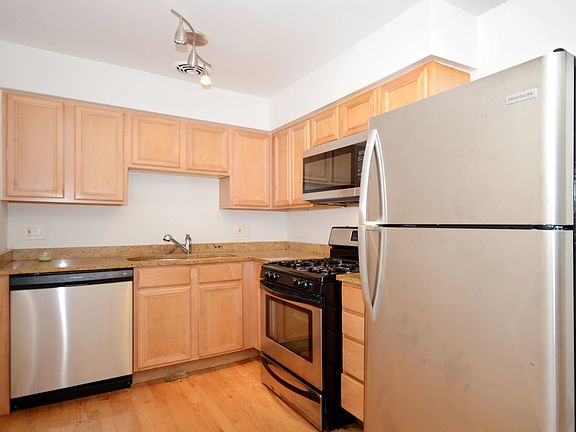 4th image of 1415 W Lunt Ave APT 404