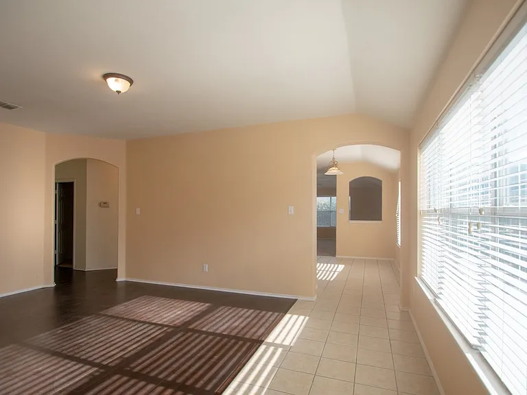 3725 Sapphire St — Photo 4