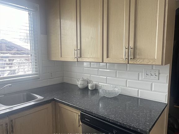 5th image of 3944 Lakeview Rd