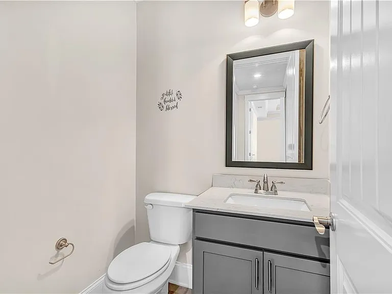 212 Blue Point Pkwy — Photo 20