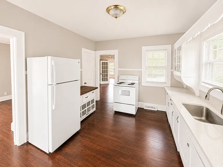 513 Alamance Rd — Photo 5