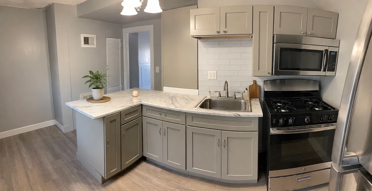3 bed, 900 sqft, $3,000 — Photo 1