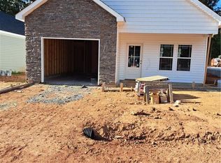 709 Meadowgreen Village Dr, Eden, NC 27288
