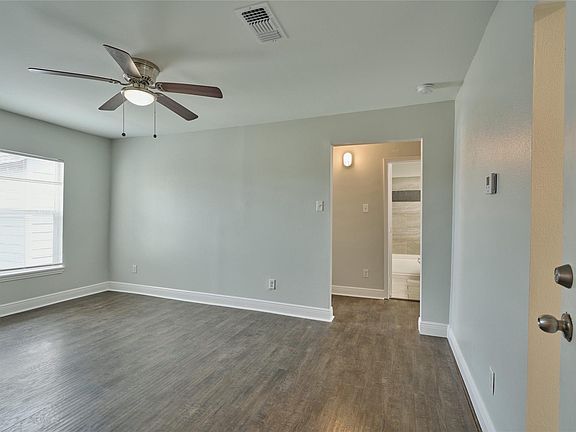 3rd image of 3437 Dennis St