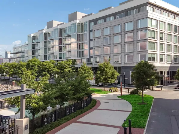 1000 Avenue At Port Imperial image 31 of 32