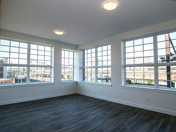 4th image of 120 Green St Unit 204